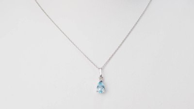 White gold and blue topaz solitaire necklace