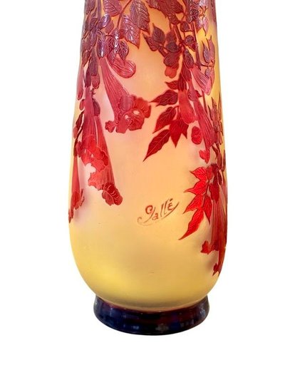 Emile Gallé Important Art nouveau "Bignones Rouges" vase