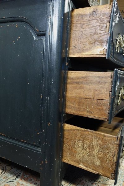 Regency period chest of drawers. Faux marble top.