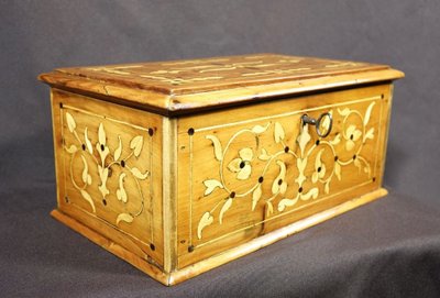 Yew Box with Intarsia Decoration