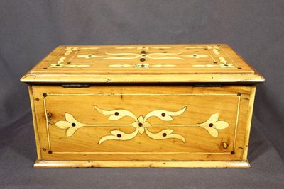 Yew Box with Intarsia Decoration