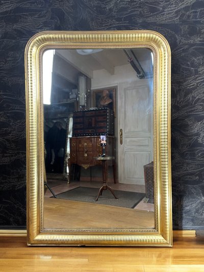 LARGE LOUIS PHILIPPE PERIOD MIRROR IN WOOD AND GILDED STUC (gilded leaf)