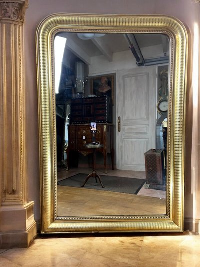 LARGE LOUIS PHILIPPE PERIOD MIRROR IN WOOD AND GILDED STUC (gilded leaf)