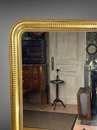 LARGE LOUIS PHILIPPE PERIOD MIRROR IN WOOD AND GILDED STUC (gilded leaf)