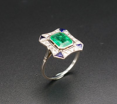 Art Deco ring set with a Colombian emerald (certificate), platinum.