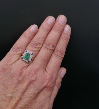 Art Deco ring set with a Colombian emerald (certificate), platinum.