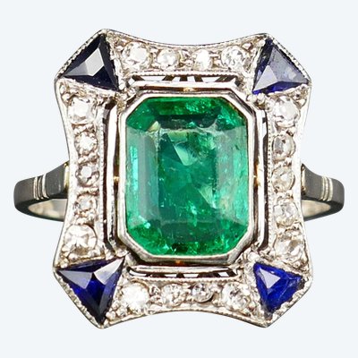 Art Deco ring set with a Colombian emerald (certificate), platinum.