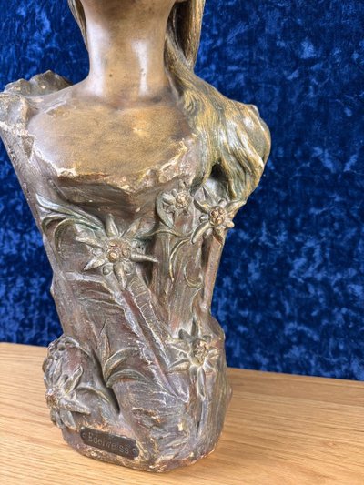 d'Après Villanis : Terracotta bust Art Nouveau period circa 1900 / H52cm