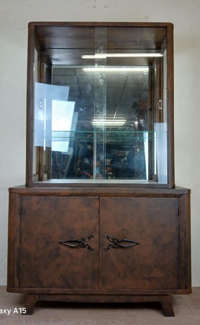 Art Deco Period Bookcase In Lacquered Wood In Faux Semblant De Tôle A Patine Rouille Circa 1930