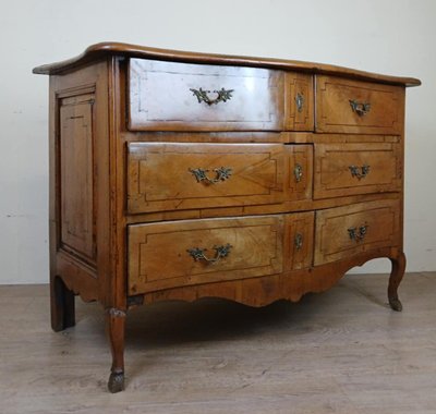 Louis XV Period Curved Chest Of Drawers In Elm And Inlaid Filets Circa 1750