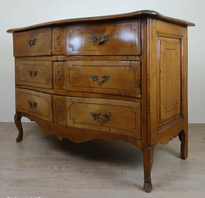 Louis XV Period Curved Chest Of Drawers In Elm And Inlaid Filets Circa 1750