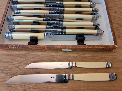 24 Knives , Ivory Bakelite , Silvered Metal , Empire , XX°.