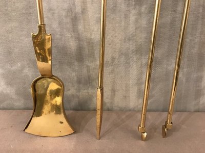 Ensemble de trois pièces d'accessoires de cheminée en bronze et laiton d'époque 19 ème 