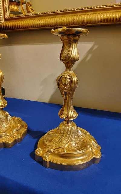 Pair of Rocaille Louis XV gilded chased bronze candlesticks 19th century