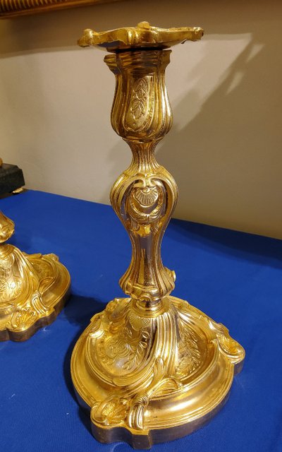 Pair of Rocaille Louis XV gilded chased bronze candlesticks 19th century