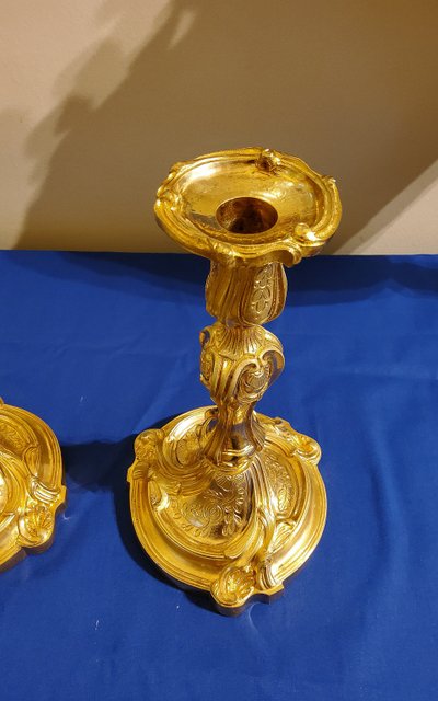 Pair of Rocaille Louis XV gilded chased bronze candlesticks 19th century