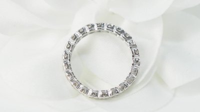 American wedding band in white gold and diamonds 0.22ct