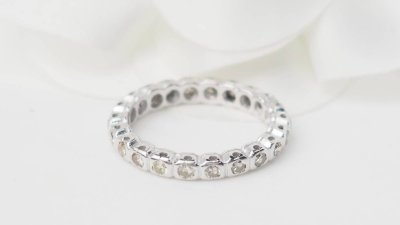 American wedding band in white gold and diamonds 0.22ct