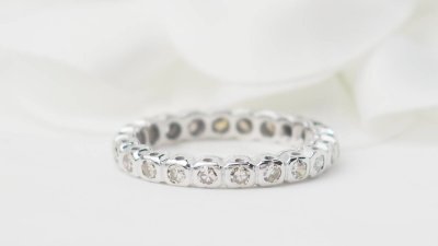 American wedding band in white gold and diamonds 0.22ct