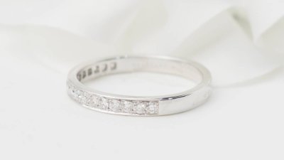 Half wedding band in white gold and diamonds 0.50ct