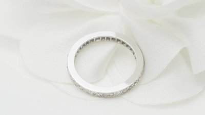 Wedding band in white gold and diamonds 0.35ct