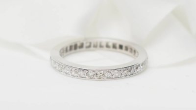 Wedding band in white gold and diamonds 0.35ct