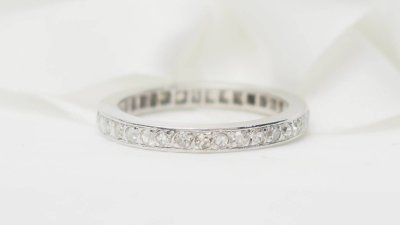 Wedding band in white gold and diamonds 0.35ct