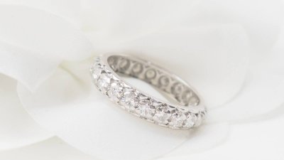 American wedding band in white gold and diamonds 0.88ct