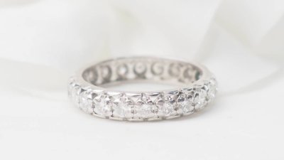 American wedding band in white gold and diamonds 0.88ct