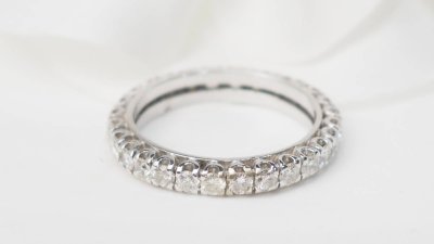 American wedding band in white gold and 1.12ct diamonds