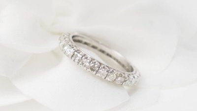 American wedding band in white gold and 1.12ct diamonds