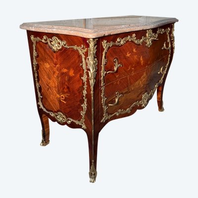 Louis XV style late 19th century chest of drawers with Chinese decor and fine bronzes