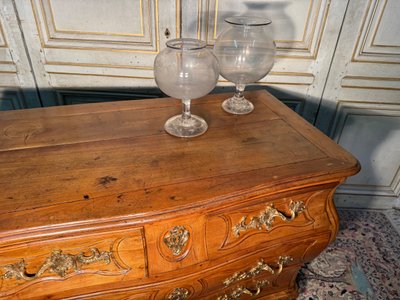 18th century Louis XV chest of drawers