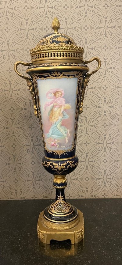 Vases En Porcelaine Bleu De Sèvres XIX Siècle