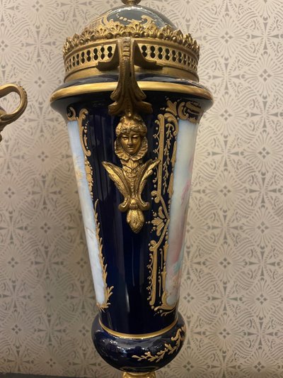 Vases En Porcelaine Bleu De Sèvres XIX Siècle