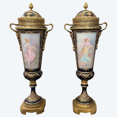 Vases En Porcelaine Bleu De Sèvres XIX Siècle