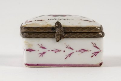 A Small Porcelain Pill Box, Early 20th Century