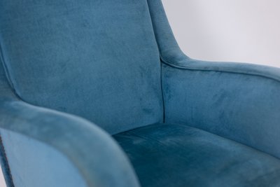 Blue velvet armchair, beech frame. Circa 1950. LS4410409A