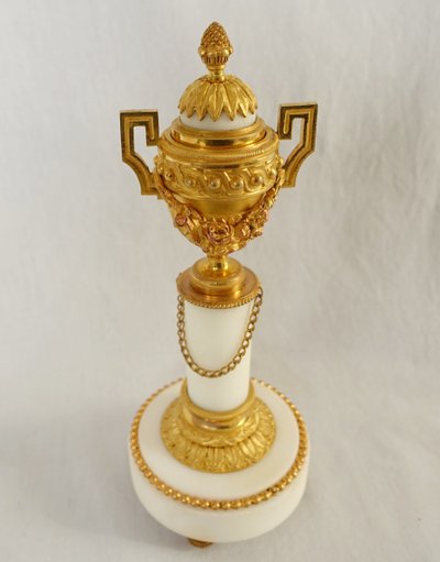 Pair of gilt bronze and marble cassolettes with upside-down candlesticks, Louis XVI style