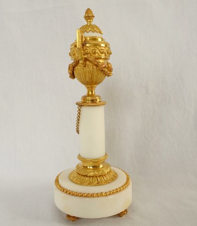 Pair of gilt bronze and marble cassolettes with upside-down candlesticks, Louis XVI style