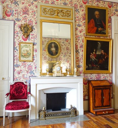 Pair of gilt bronze and marble cassolettes with upside-down candlesticks, Louis XVI style