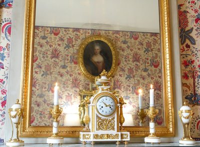 Pair of gilt bronze and marble cassolettes with upside-down candlesticks, Louis XVI style