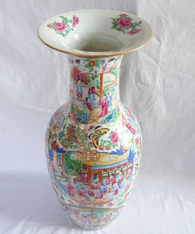 Very large polychrome and gilded Canton porcelain vase - China, 19th century - 65cm