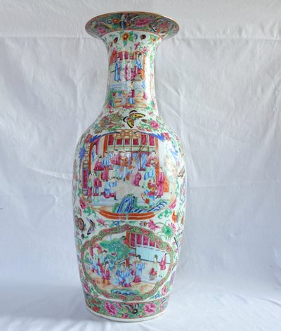 Very large polychrome and gilded Canton porcelain vase - China, 19th century - 65cm