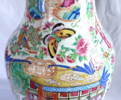 Very large polychrome and gilded Canton porcelain vase - China, 19th century - 65cm