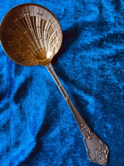 Strawberry scoop and sweet serving set.