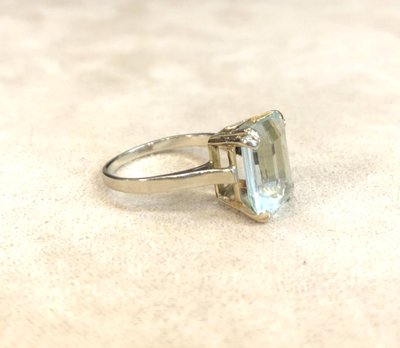 Aquamarine ring