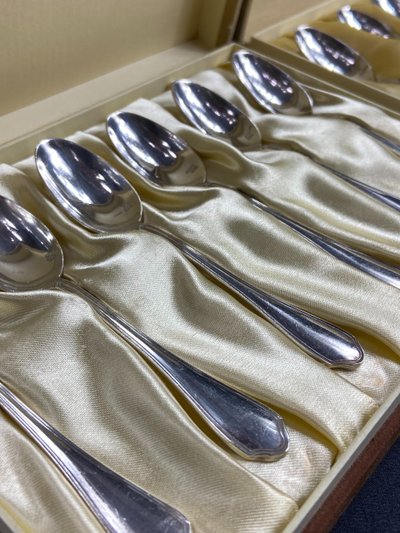 Complete set of 12 Louis XV style silver plated moka spoons signed Hermès