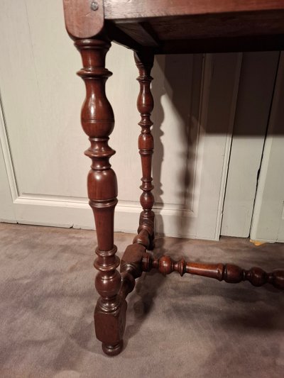 Small Louis XIII walnut table from the late 17th, early 18th century.