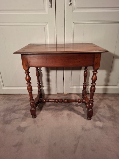 Small Louis XIII walnut table from the late 17th, early 18th century.